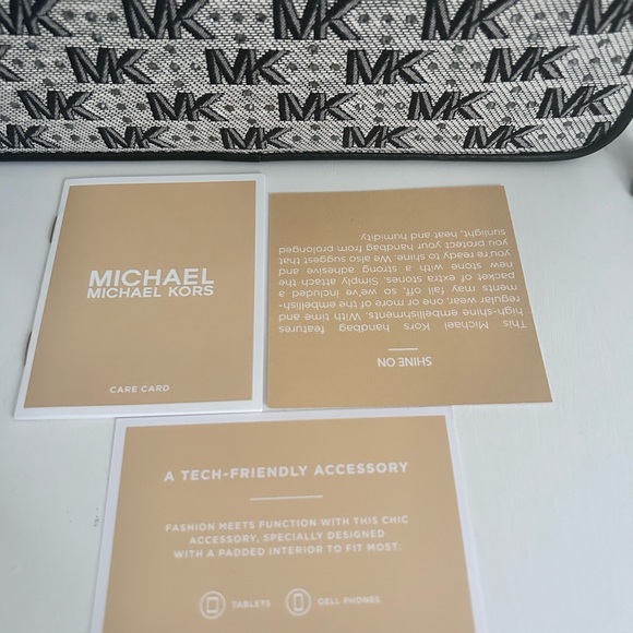 MICHAEL MICHAEL KORS
Logo Crystal Embellished Jet
Set Large East West
Crossbody - Picture 7 of 10